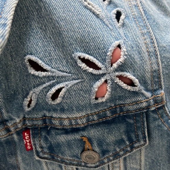 Levi’s Floral Laser Cut Out Trucker Jacket - Picture 5 of 12